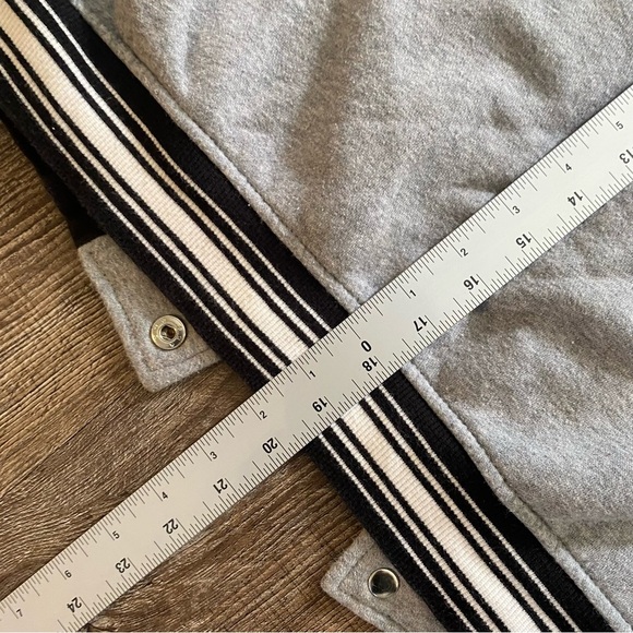 H & M Jacket Boys Kids 10-12 Youth Black White Gray Baseball Snap Button Pockets - Picture 8 of 9